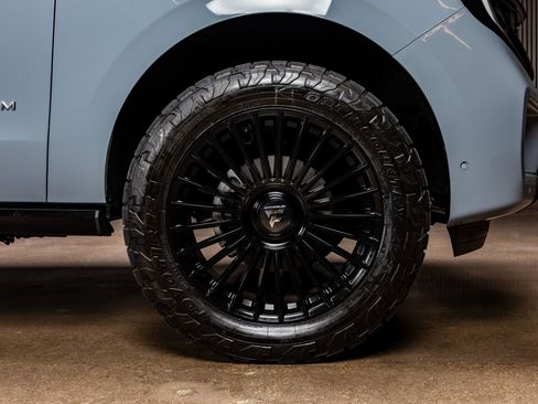 Used 2025 Ford Expedition Platinum w/ Platinum Ultimate Package image 12