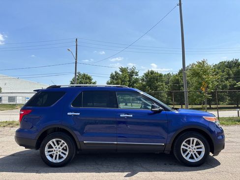 Used 2014 Ford Explorer XLT w/ Equipment Group 202A AWD/4WD image 2