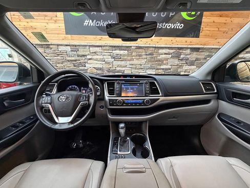 Used 2018 Toyota Highlander XLE AWD/4WD image 34