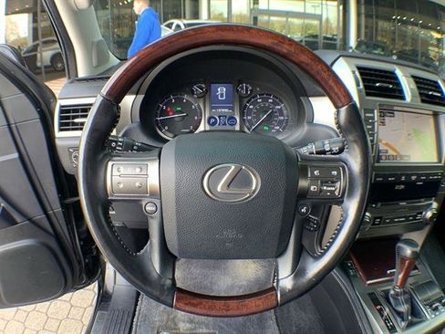 Used 2017 Lexus GX 460 image 14