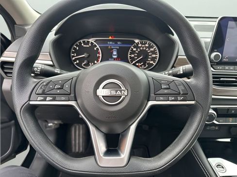 Used 2023 Nissan Altima 2.5 SV image 16