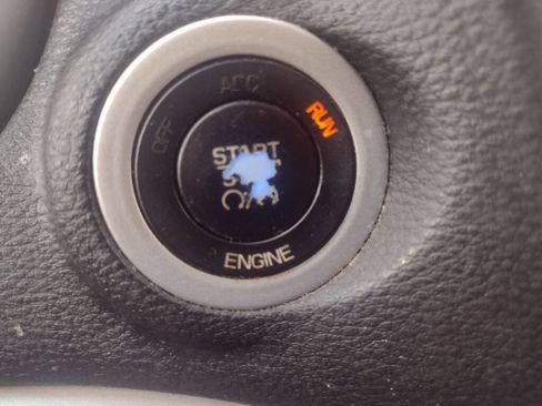 Used 2016 Dodge Journey SE w/ Flexible Seating Group image 11