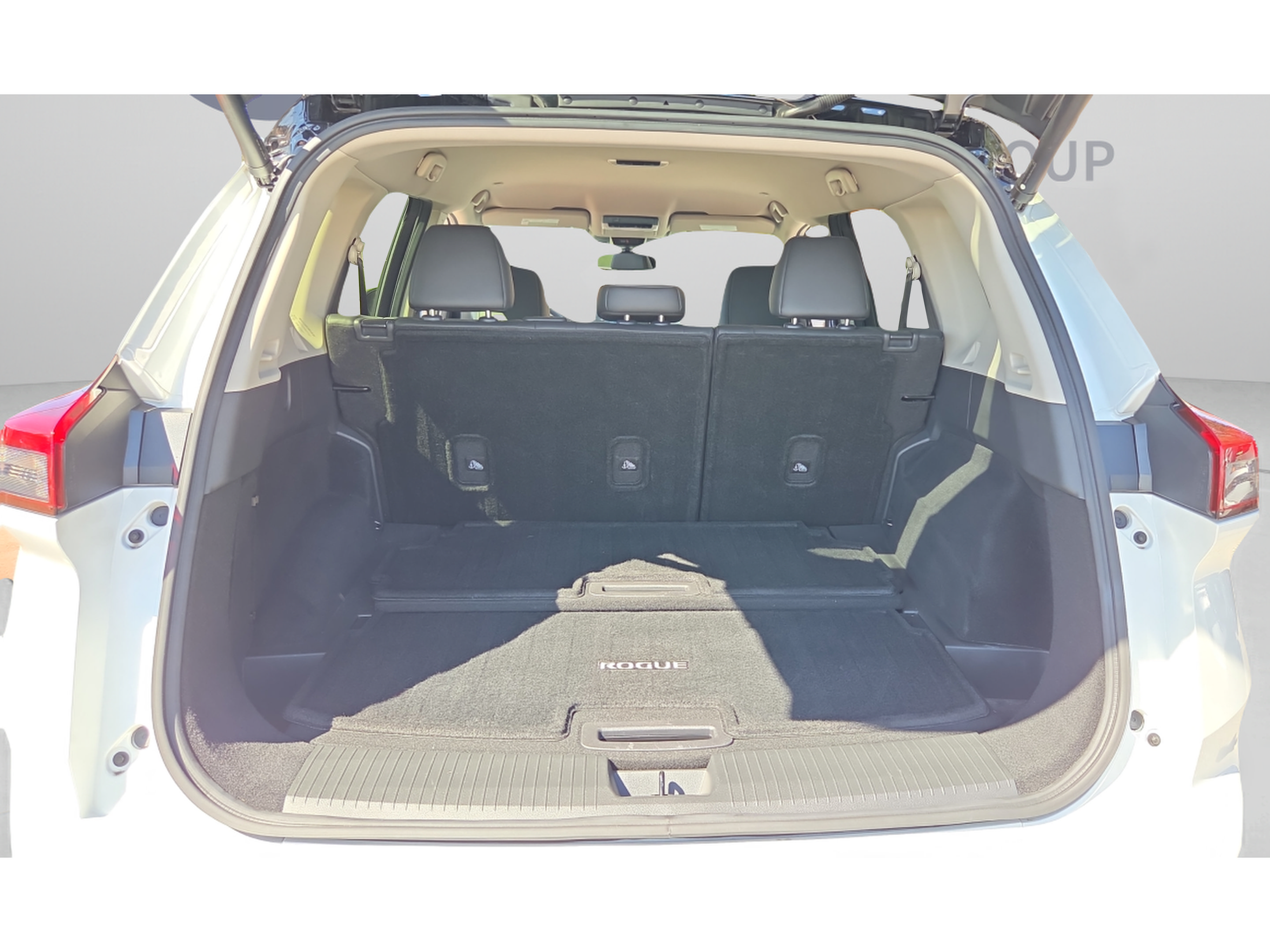 Used 2024 Nissan Rogue SL FWD image 14