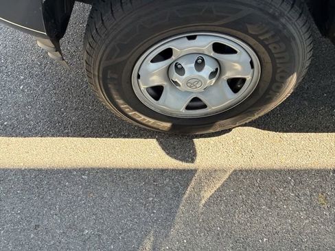 Used 2022 Toyota Tacoma SR AWD/4WD image 4