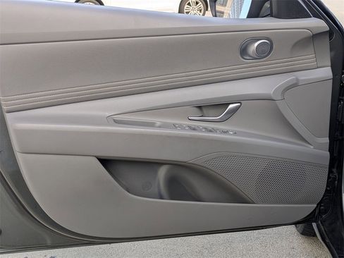 Used 2025 Hyundai Elantra SEL image 11