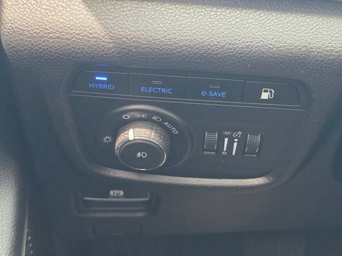 Used 2022 Jeep Grand Cherokee Trailhawk AWD/4WD image 32