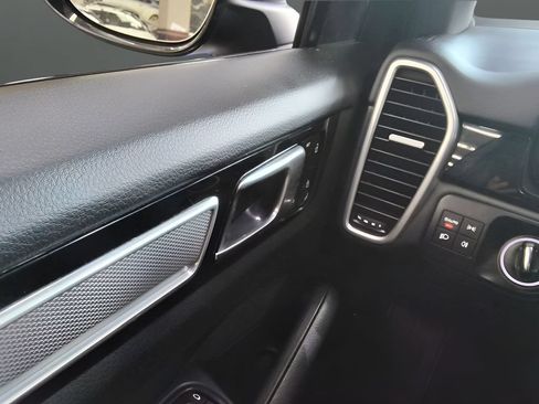 Used 2023 Porsche Cayenne Platinum Edition w/ Towing Package w/o Tow Ball AWD/4WD image 12