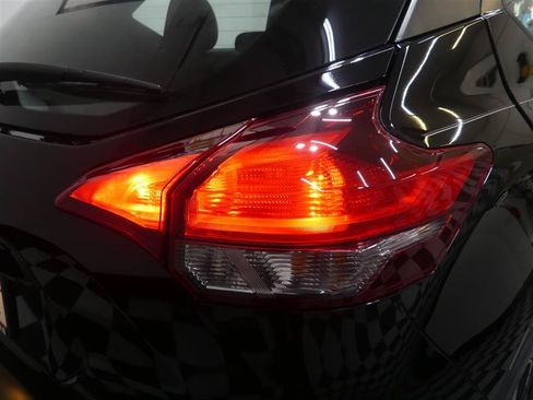 Used 2019 Nissan Kicks SV FWD image 16