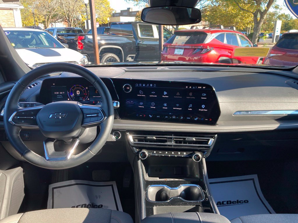 Used 2026 Chevrolet Traverse LT w/ Midnight/Sport Edition FWD image 5