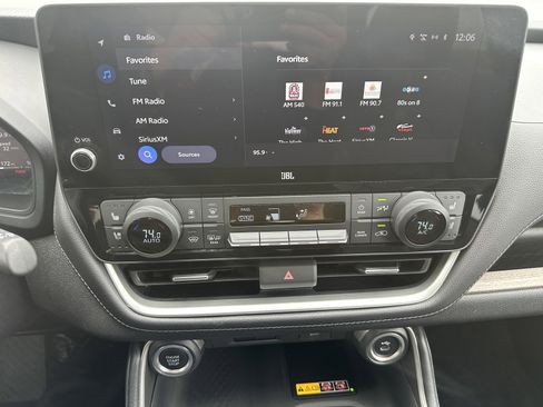 Used 2024 Toyota Grand Highlander AWD image 18
