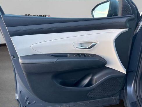 Certified 2025 Hyundai Tucson SE image 21