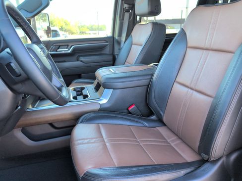 Used 2024 Chevrolet Silverado 2500 High Country w/ High Country Premium Package image 9