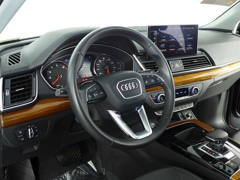 Used 2023 Audi Q5 2.0T Premium w/ Convenience Package image 31