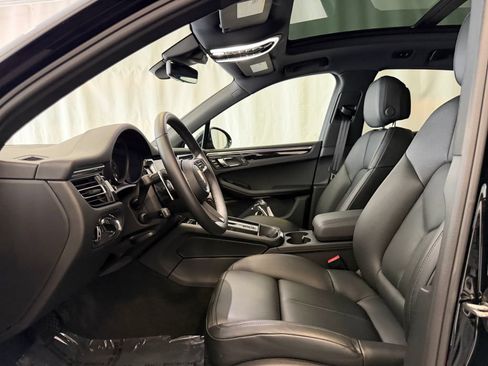 Certified 2026 Porsche Macan AWD/4WD image 5