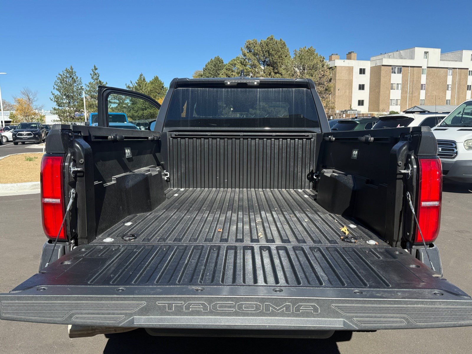 Used 2025 Toyota Tacoma SR AWD/4WD image 32