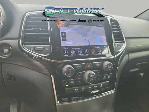 Used 2021 Jeep Grand Cherokee Laredo X image 20