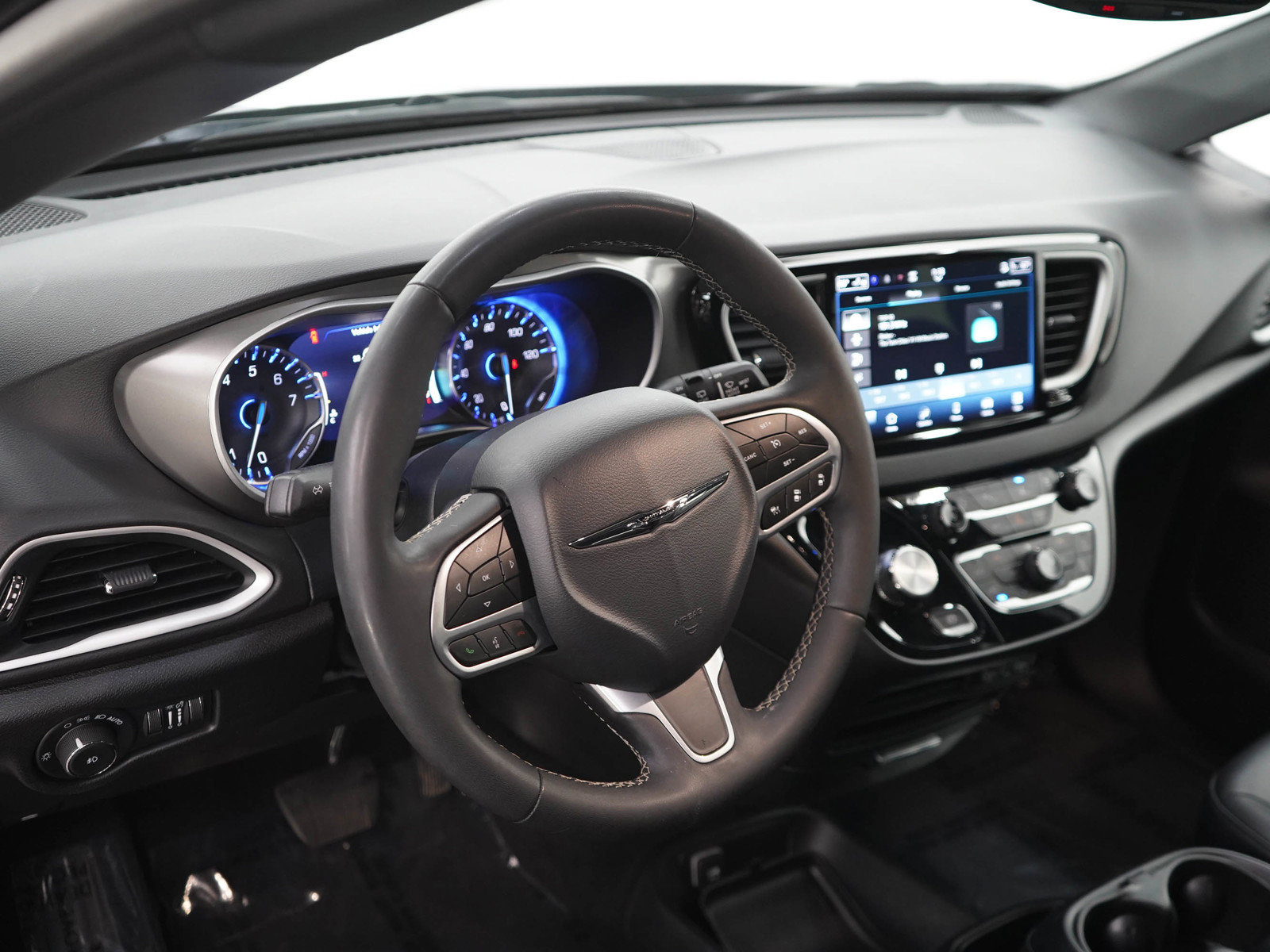 Used 2025 Chrysler Pacifica Select FWD image 23