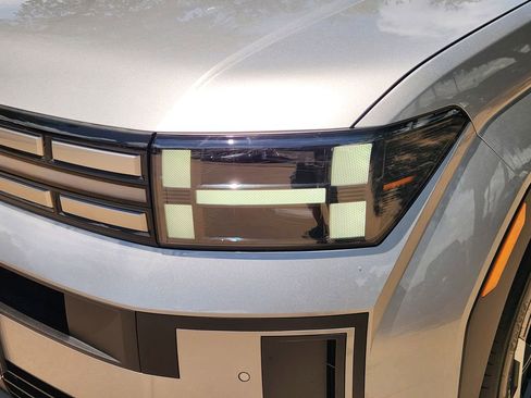 Used 2025 Hyundai Santa Fe SEL FWD image 8
