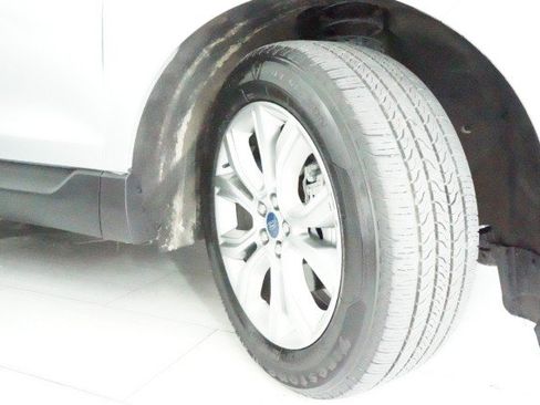 Used 2019 Ford Edge Titanium FWD image 35