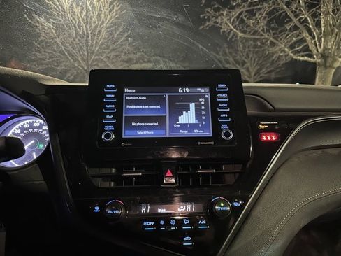 Used 2024 Toyota Camry SE image 14