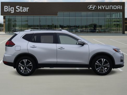 Used 2020 Nissan Rogue SV w/ Premium Package image 5