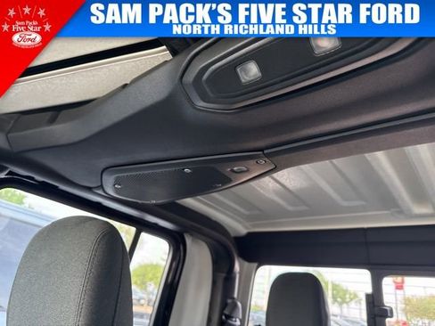 Used 2025 Jeep Gladiator Sport image 12