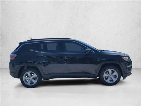 Used 2019 Jeep Compass Latitude w/ Popular Equipment Group FWD image 4