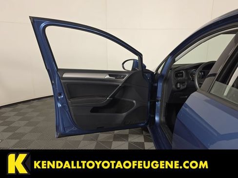 Used 2016 Volkswagen e-Golf SE w/ DC Fast Charging Package FWD image 18