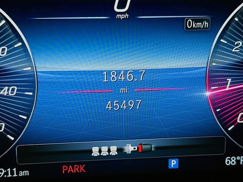 Used 2025 Mercedes-Benz GLB 250 4MATIC image 19