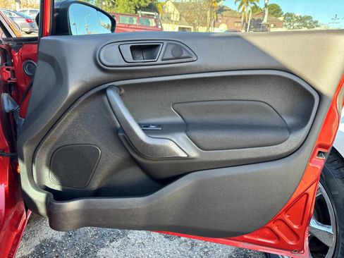 Used 2018 Ford Fiesta SE image 15