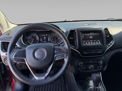 Used 2019 Jeep Cherokee Latitude w/ Popular Appearance Group image 10