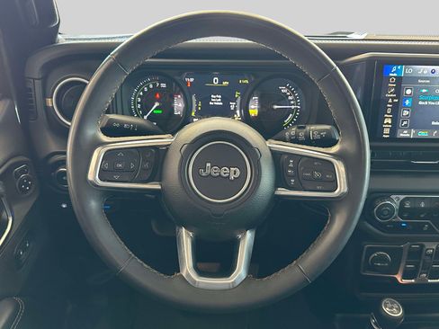 Used 2024 Jeep Wrangler Unlimited Sahara w/ Technology Group AWD/4WD image 16