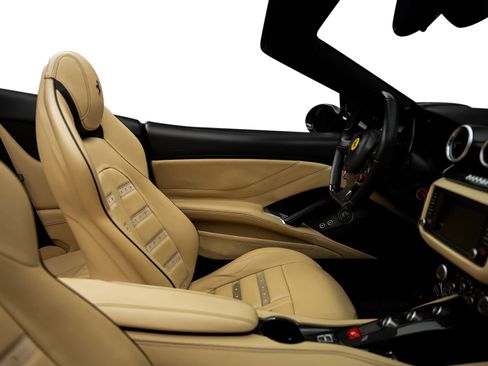 Used 2015 Ferrari California T RWD image 63