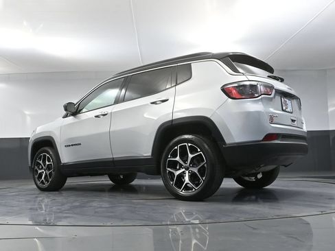 Used 2025 Jeep Compass Limited AWD/4WD image 42
