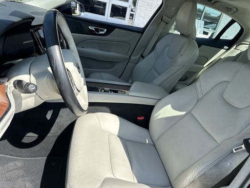 Used 2019 Volvo S60 T6 Momentum image 10