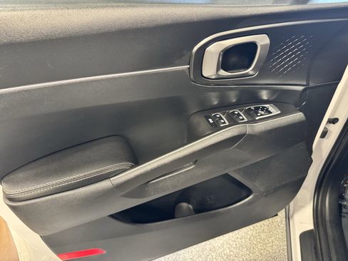 Certified 2024 Kia Sorento S image 23