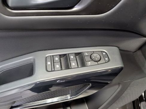 Used 2025 Nissan Pathfinder SV FWD image 14