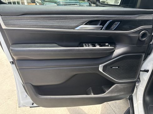 Used 2024 Jeep Wagoneer Series II w/ Flexible Seating Group RWD image 17