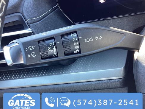 Used 2025 Chevrolet Traverse LT image 30