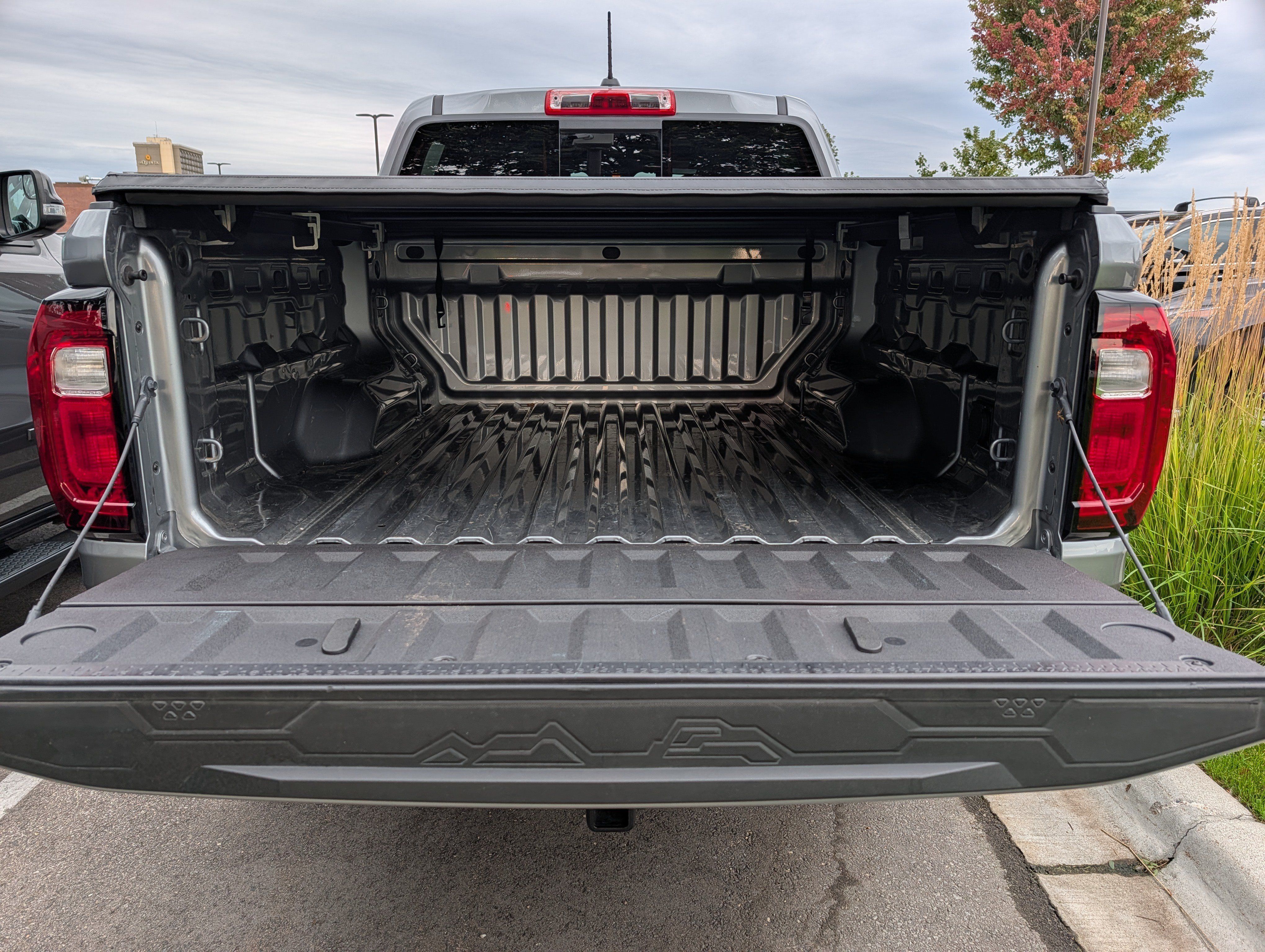 Used 2024 GMC Canyon Elevation w/ Elevation Premium Package AWD/4WD image 18