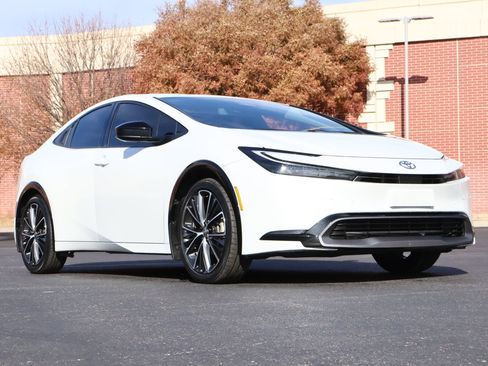 Used 2023 Toyota Prius XLE image 1