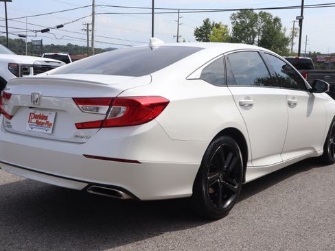 Used 2018 Honda Accord Sport image 6
