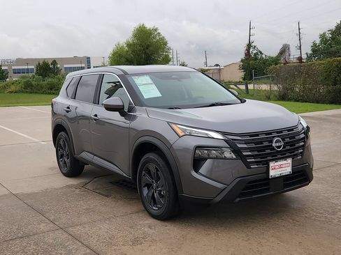 Used 2026 Nissan Rogue SV FWD image 3