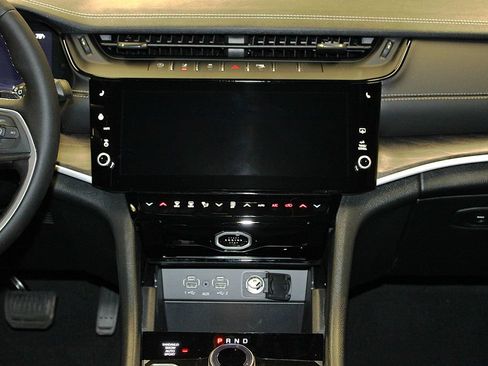 New 2026 Jeep Grand Cherokee Limited AWD/4WD image 14