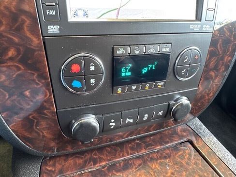 Used 2014 GMC Yukon XL Denali image 25