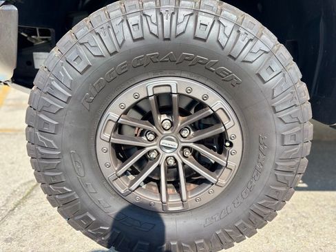 Used 2019 Ford F150 Raptor w/ Equipment Group 802A Luxury AWD/4WD image 9