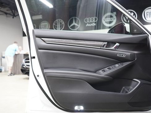 Used 2021 Honda Accord Touring image 9