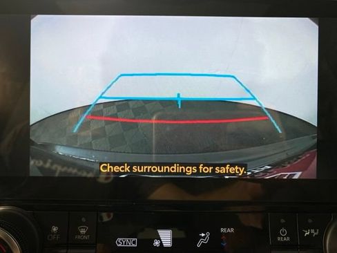 Used 2024 Toyota Highlander XLE FWD image 27