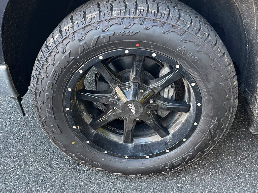 Used 2023 Chevrolet Silverado 1500 LTZ w/ LTZ Premium Package AWD/4WD image 10
