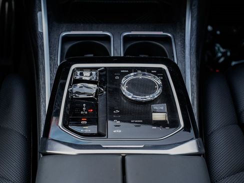 Used 2023 BMW 740i image 16